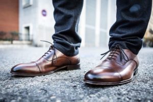 How can the Best Casual Dress Shoes for Men be chosen?