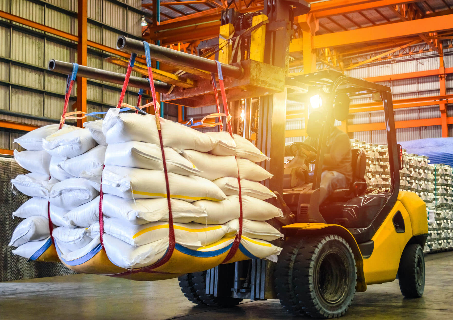 Unlocking the Advantages of Material Handling Equipment in a Dynamic World